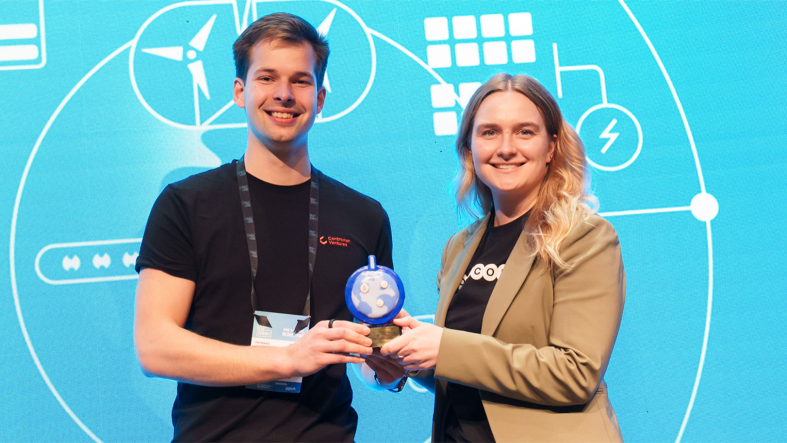 Sophie Bruusgaard Jewett receiving the award.